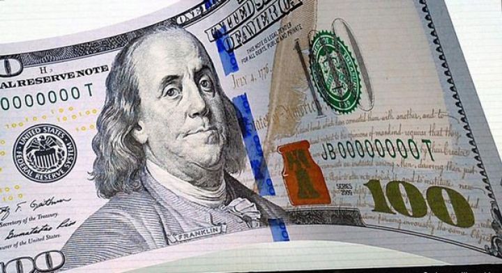 Rəqibləri Dolları qaldırarkən, bu bank daha ucuz satır