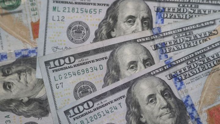 Dolların sabaha olan rəsmi məzənnəsi açıqlandı