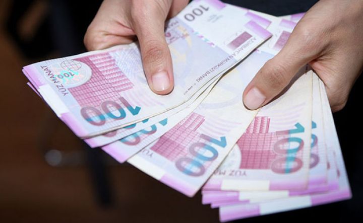 Azərbaycanda orta maaş 1000 manatı keçib