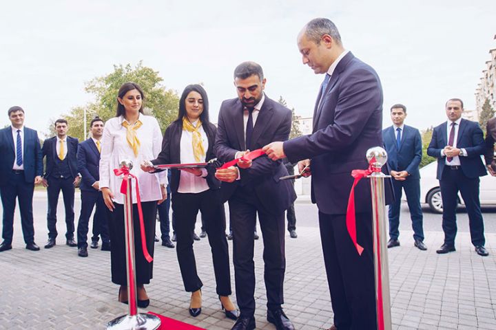 Bank yeni konseptdə “Xalqlar Dostluğu” filialını açdı