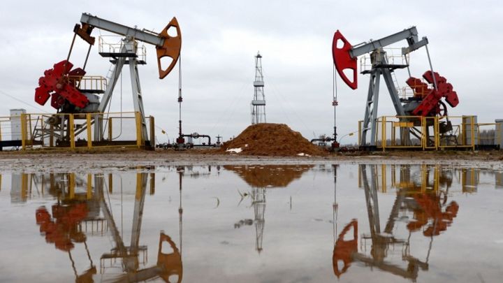 Rystad Energy: Qlobal neft hasilatı pandemiya səviyyəsindən də aşağı düşüb