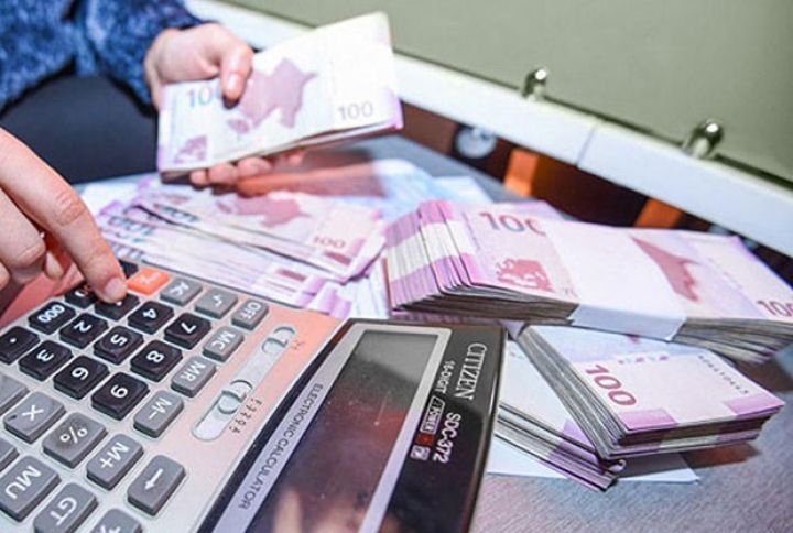 Müştərilərə verdiyi kreditləri 1 ildə 500 milyon manata yaxın artıran bank