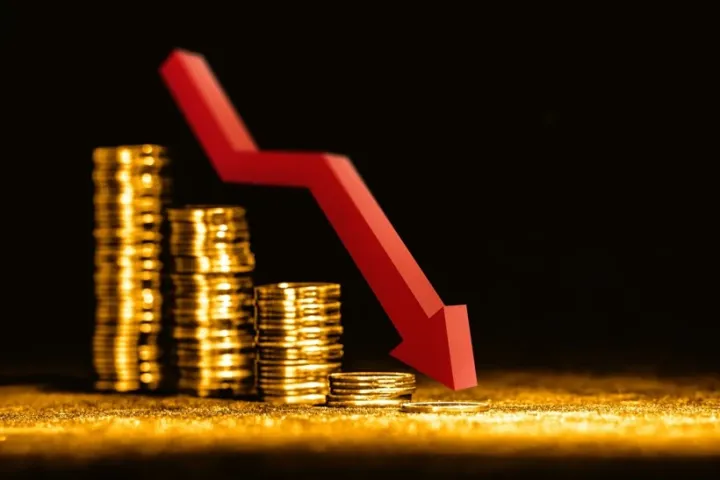 Dollar bahalaşır, qızıl ucuzlaşır - Qızılın qiyməti 4000 dollara düşdü