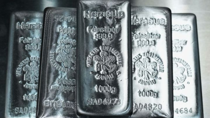 Gümüşün qiyməti 100 dolları keçərək tarixi rekord qırdı